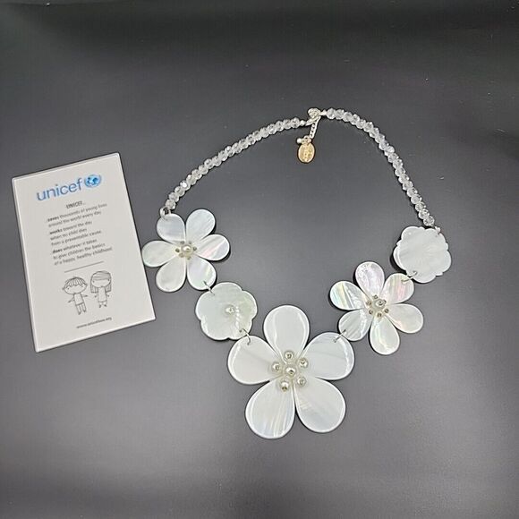 Cabebe Shell Flower Statement Necklace Unicef Hallmark New with Box Bridal Prom - Picture 1 of 14